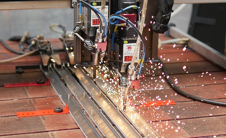 vollautomatische Bolzenschweißanlage